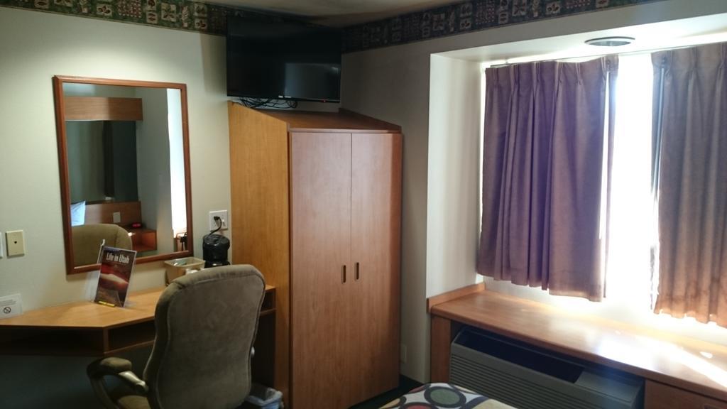 Super 8 by Wyndham Pride Midvale/Midvalley/Salt Lake City Rom bilde
